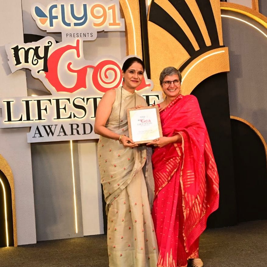 Roopa Kunkolienkar Receiving Best Lifestyle Brand Award 2025
